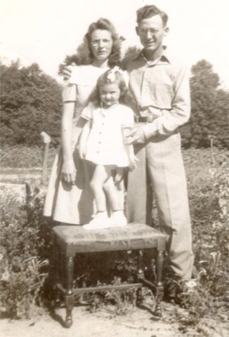  Millard Bearden, his wife, Bessie, and their daughter, Barbara.